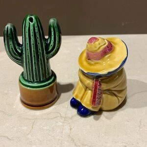 Sombrero Mexican Cactus Ceramic Vintage Salt & Pepper Shakers signed Japan